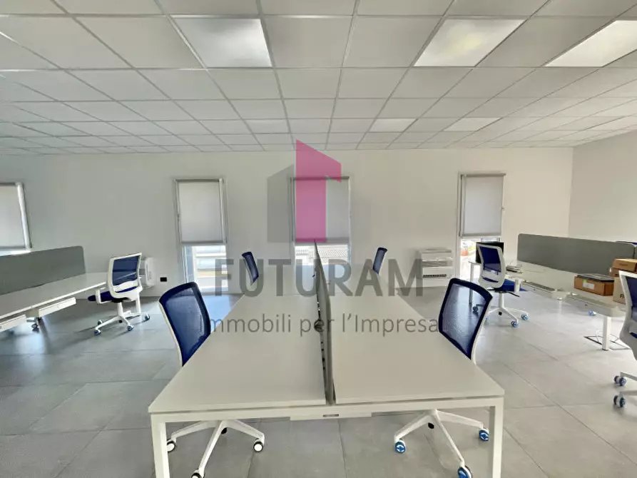 Immagine 11 di Ufficio in affitto  a Vicenza
