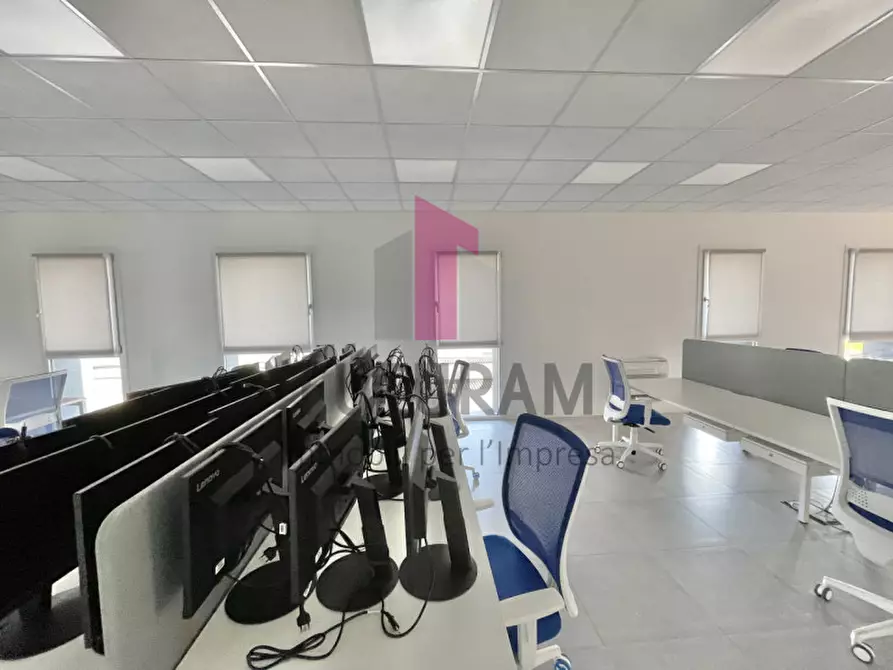Immagine 12 di Ufficio in affitto  a Vicenza