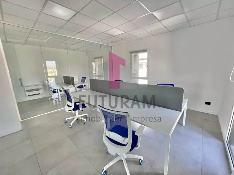 Immagine 23 di Ufficio in affitto  a Vicenza