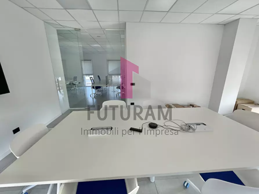 Immagine 30 di Ufficio in affitto  a Vicenza
