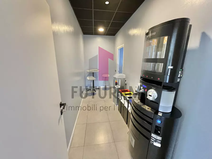 Immagine 32 di Ufficio in affitto  a Vicenza