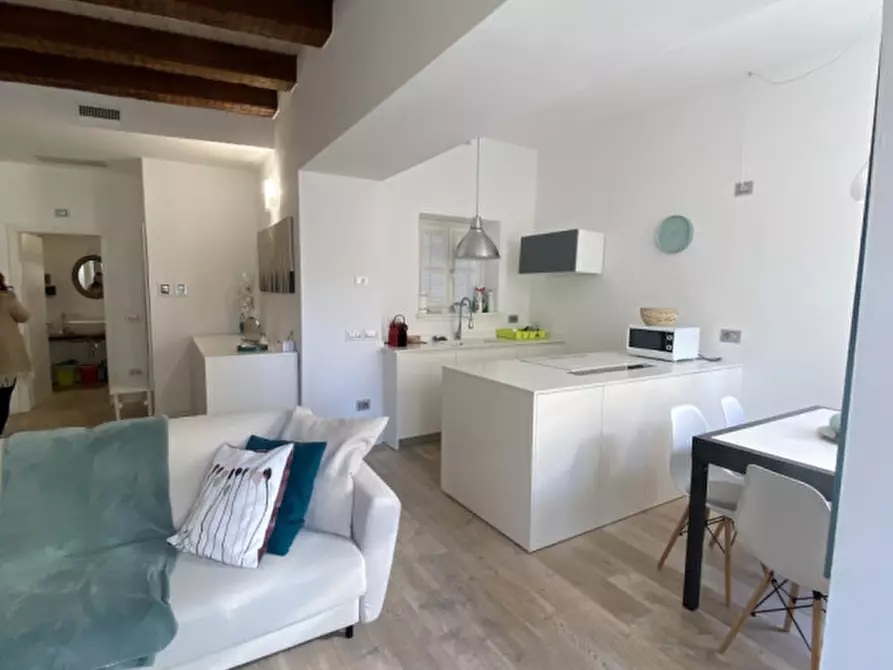 Immagine 6 di Appartamento in affitto  in piazza pasi a Trento