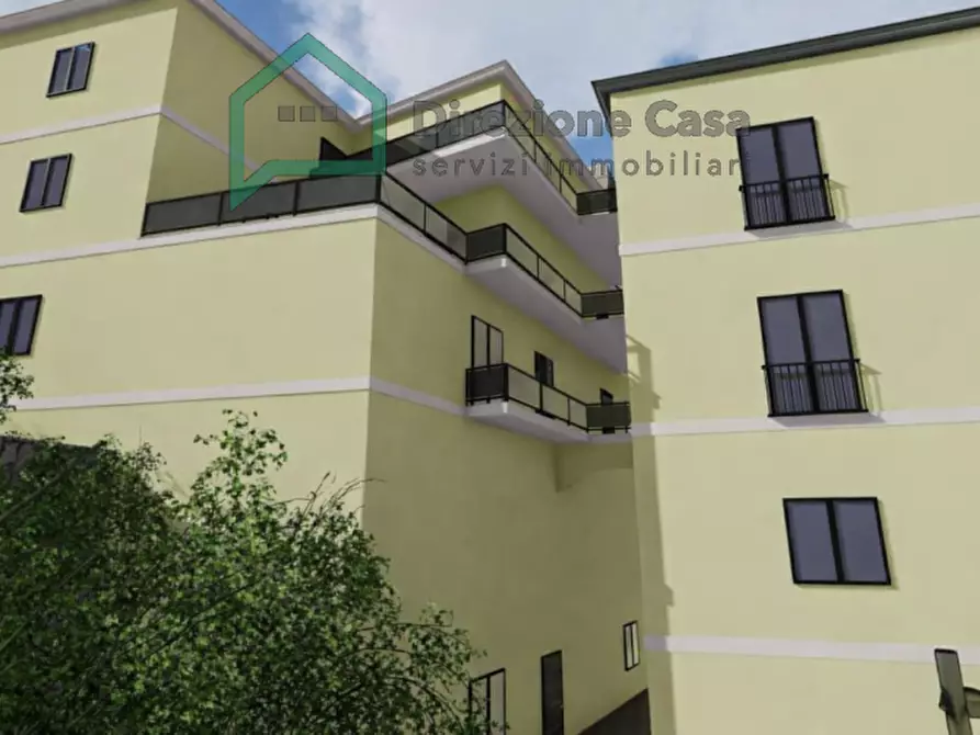 Immagine 1 di Palazzo in vendita  in Via Cristallini a Napoli