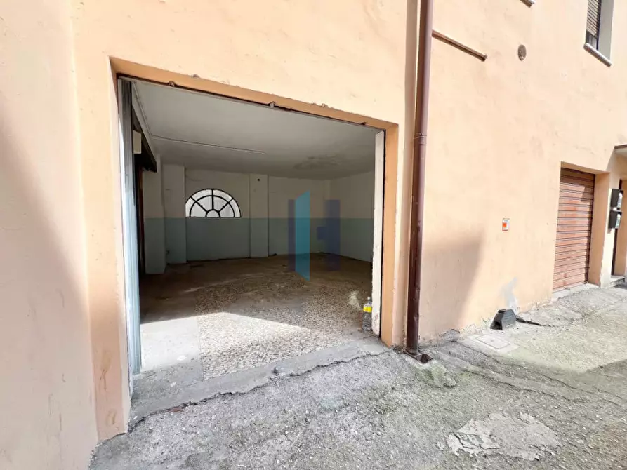 Immagine 2 di Garage in vendita  in Via Milano a Brescia