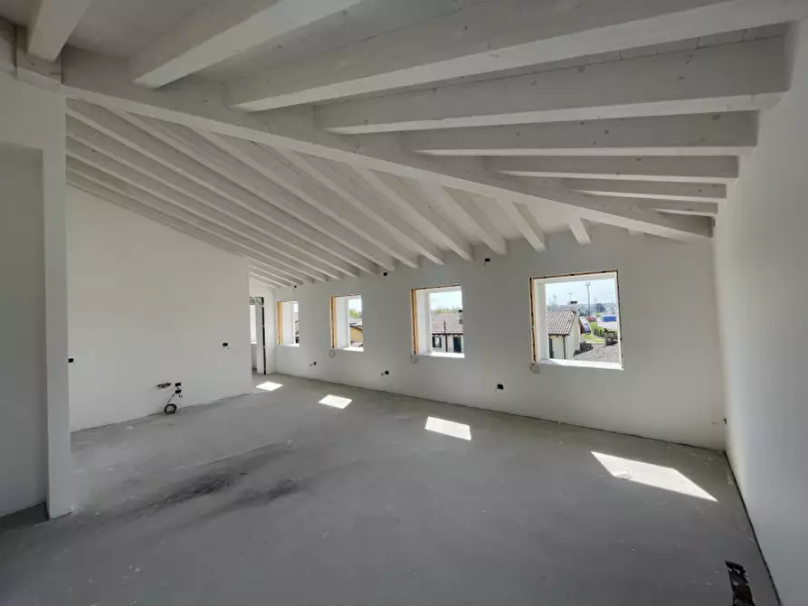 Immagine 8 di Attico in vendita  in Via Schiavonesca Marosticana a Asolo