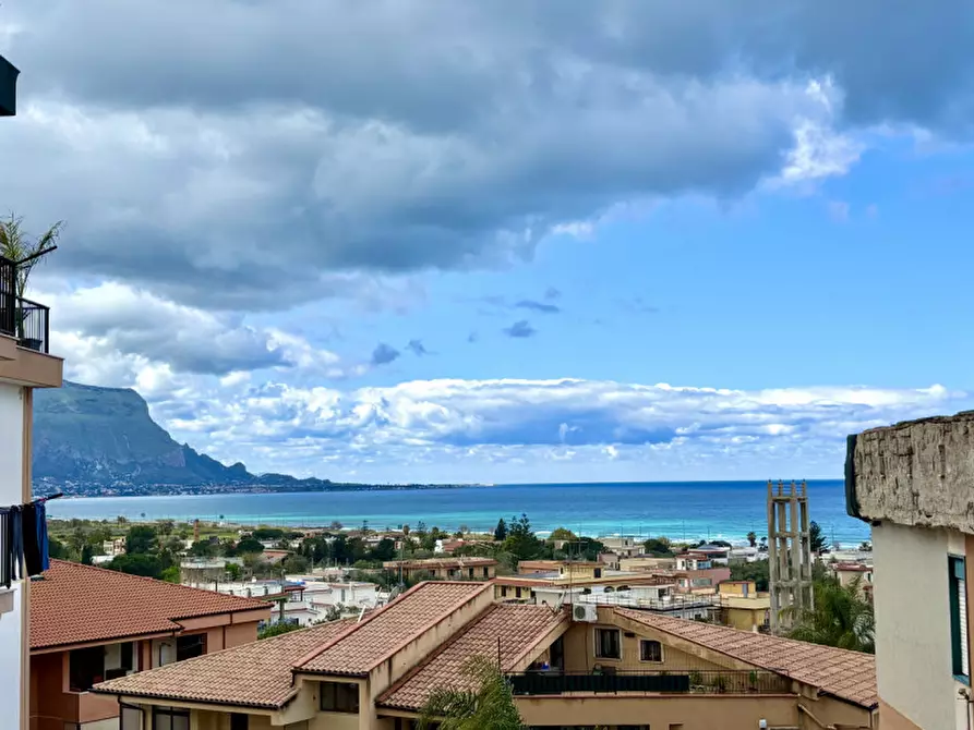 Immagine 2 di Appartamento in vendita  in Via John Fitzgerald Kennedy a Capaci