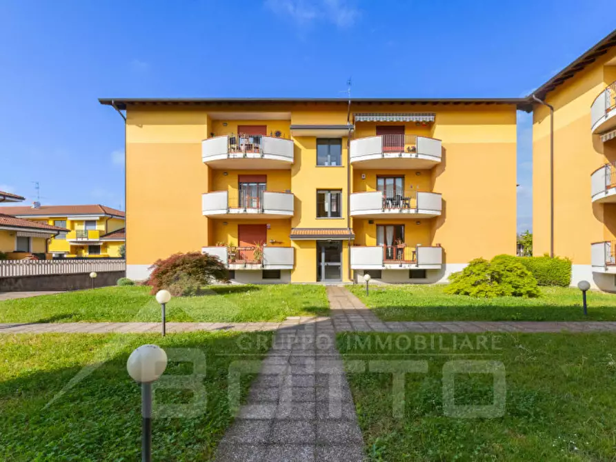 Immagine 2 di Appartamento in vendita  in Via San Giovanni a Oleggio