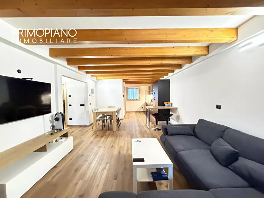 Immagine 1 di Appartamento in vendita  in Piazza Giuseppe Garibaldi a Malè