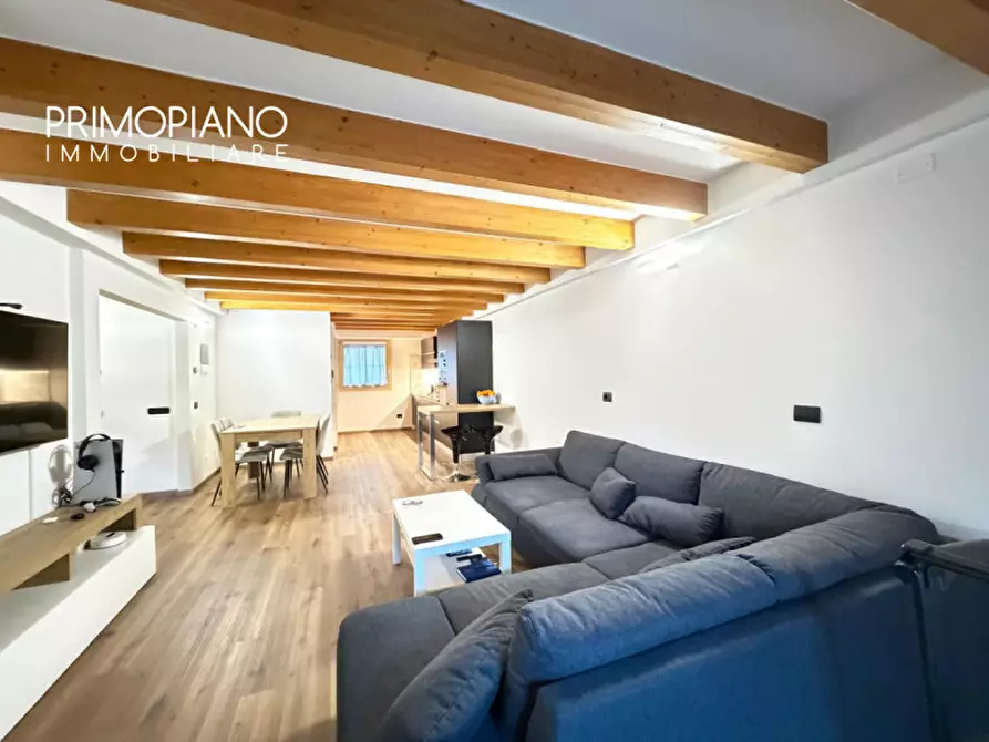 Immagine 2 di Appartamento in vendita  in Piazza Giuseppe Garibaldi a Malè