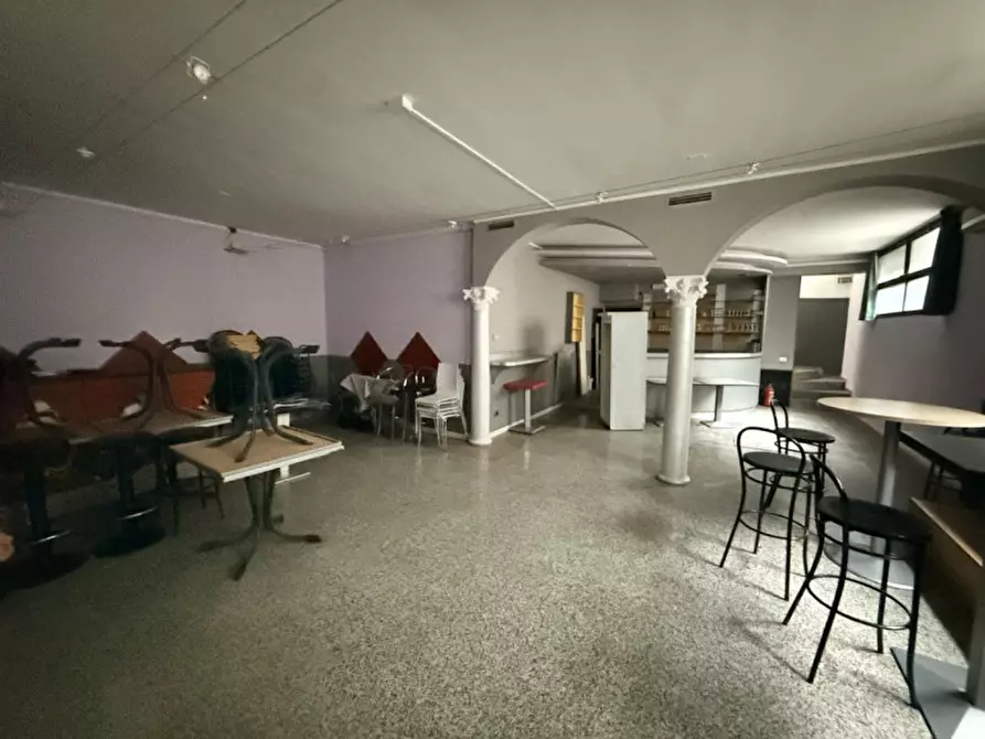 Immagine 3 di Negozio in vendita  in Via Cesare Battisti a San Giovanni Lupatoto