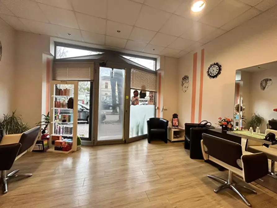 Immagine 3 di Attività commerciale in vendita  in Viale Antonio Gramsci, 11 a Parma