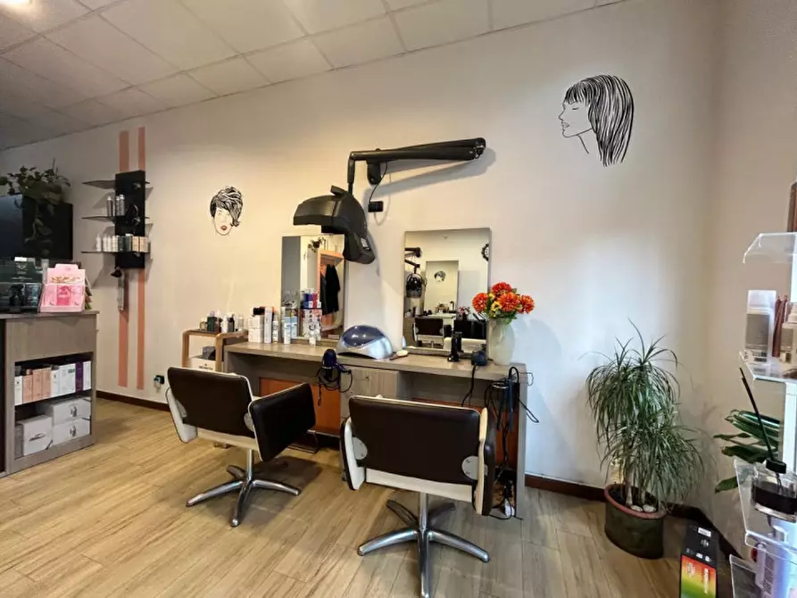 Immagine 7 di Attività commerciale in vendita  in Viale Antonio Gramsci, 11 a Parma