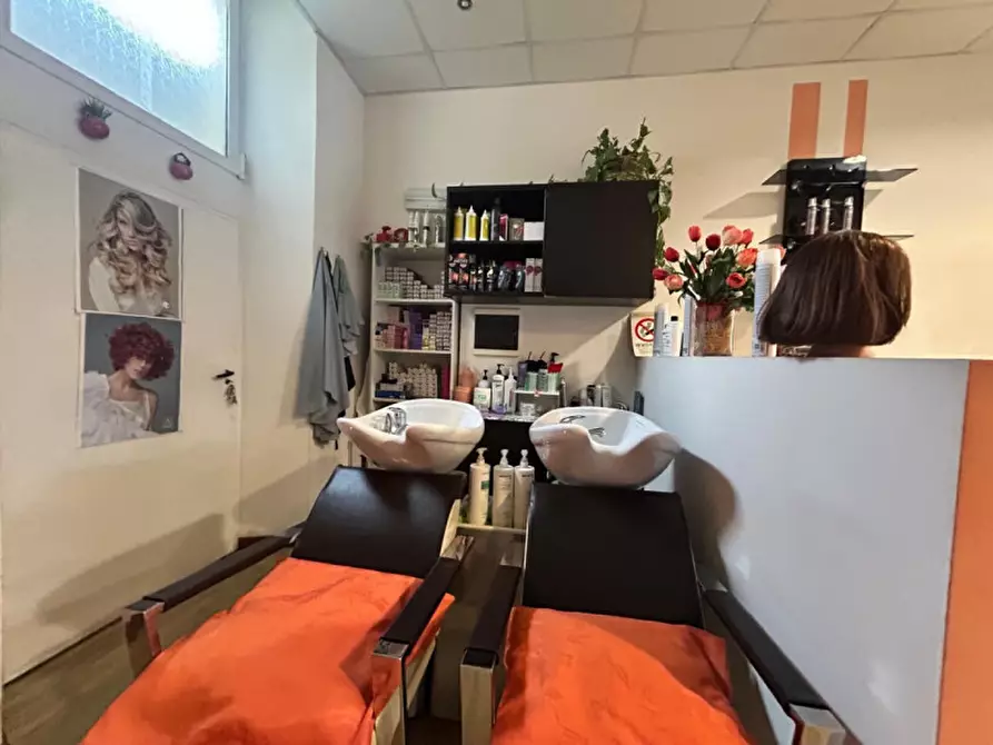 Immagine 8 di Attività commerciale in vendita  in Viale Antonio Gramsci, 11 a Parma