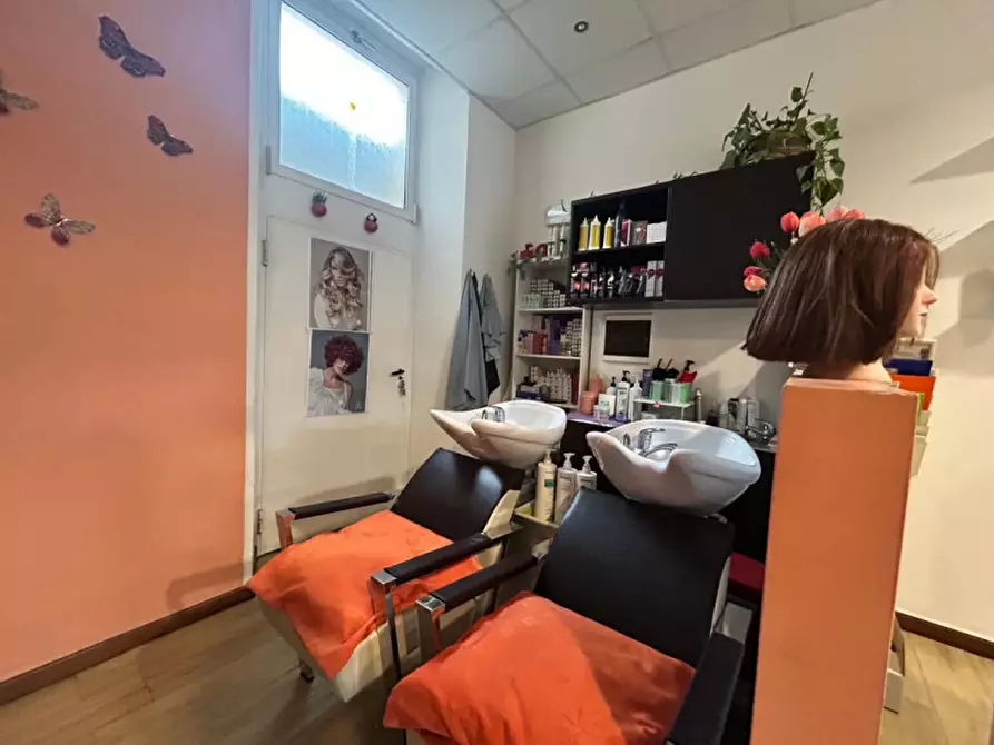 Immagine 9 di Attività commerciale in vendita  in Viale Antonio Gramsci, 11 a Parma