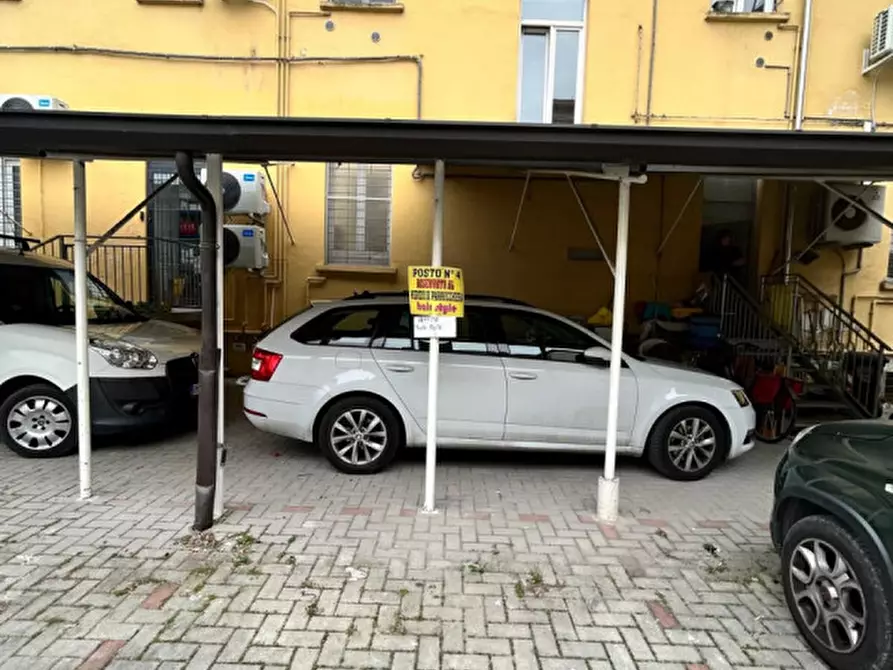 Immagine 12 di Attività commerciale in vendita  in Viale Antonio Gramsci, 11 a Parma