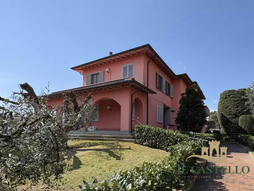 Immagine 1 di Villa in vendita  in via fosse ardeatine a Castiglione Del Lago