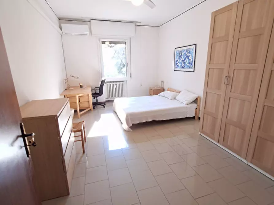 Immagine 1 di Camera in affitto  in via Crespellani a Modena