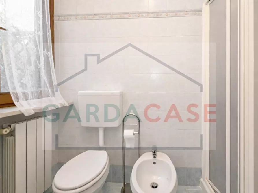 Immagine 17 di Appartamento in vendita  in Località Rondinelli a Peschiera Del Garda