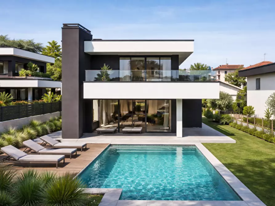 Immagine 1 di Villa in vendita  in Via Giuseppe Motta a Desenzano Del Garda