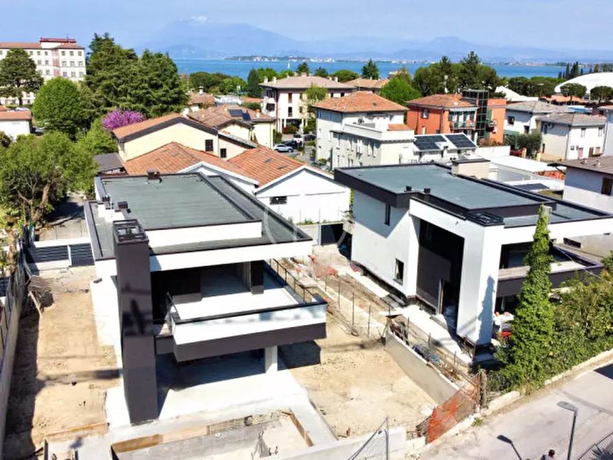 Immagine 4 di Villa in vendita  in Via Giuseppe Motta a Desenzano Del Garda