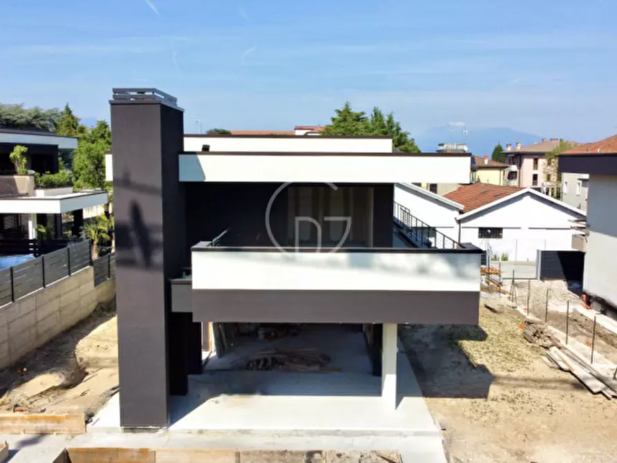 Immagine 6 di Villa in vendita  in Via Giuseppe Motta a Desenzano Del Garda