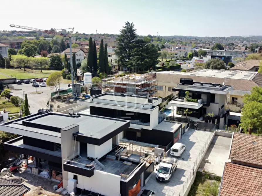 Immagine 7 di Villa in vendita  in Via Giuseppe Motta a Desenzano Del Garda