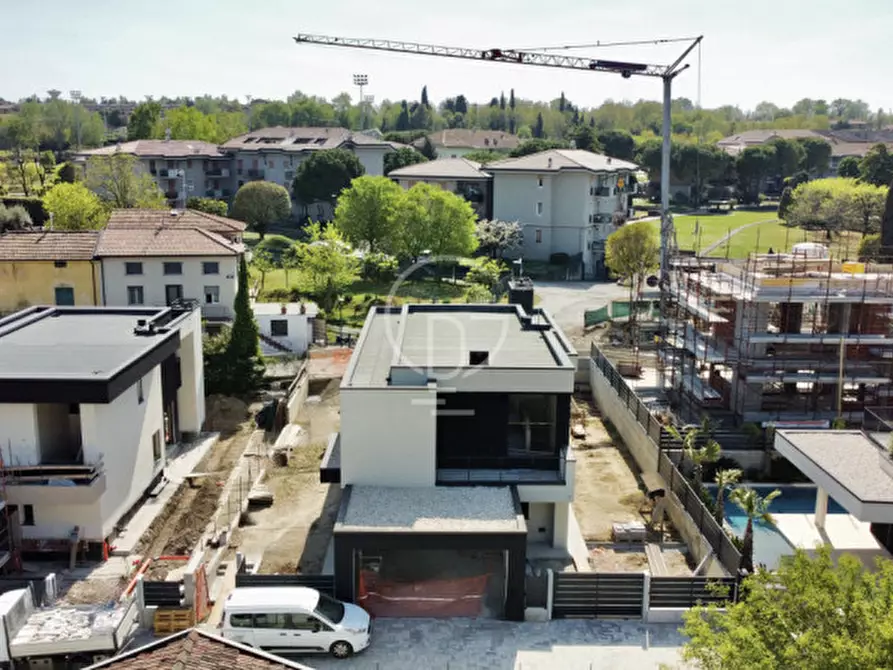 Immagine 9 di Villa in vendita  in Via Giuseppe Motta a Desenzano Del Garda
