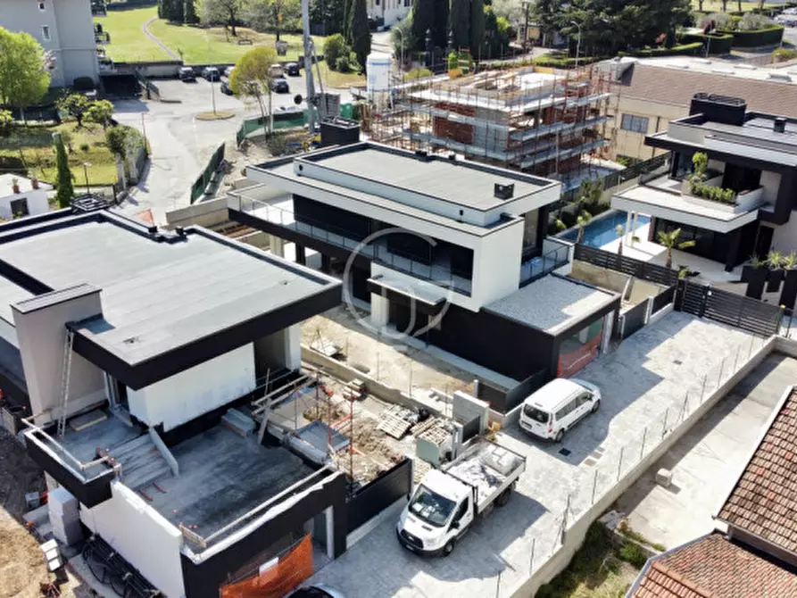 Immagine 11 di Villa in vendita  in Via Giuseppe Motta a Desenzano Del Garda