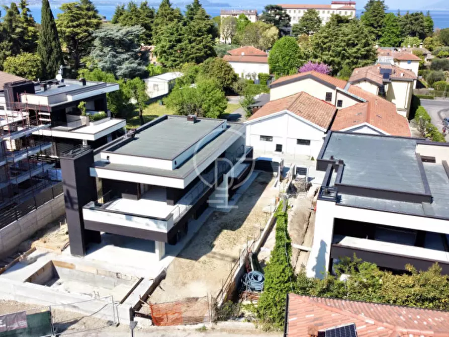 Immagine 12 di Villa in vendita  in Via Giuseppe Motta a Desenzano Del Garda