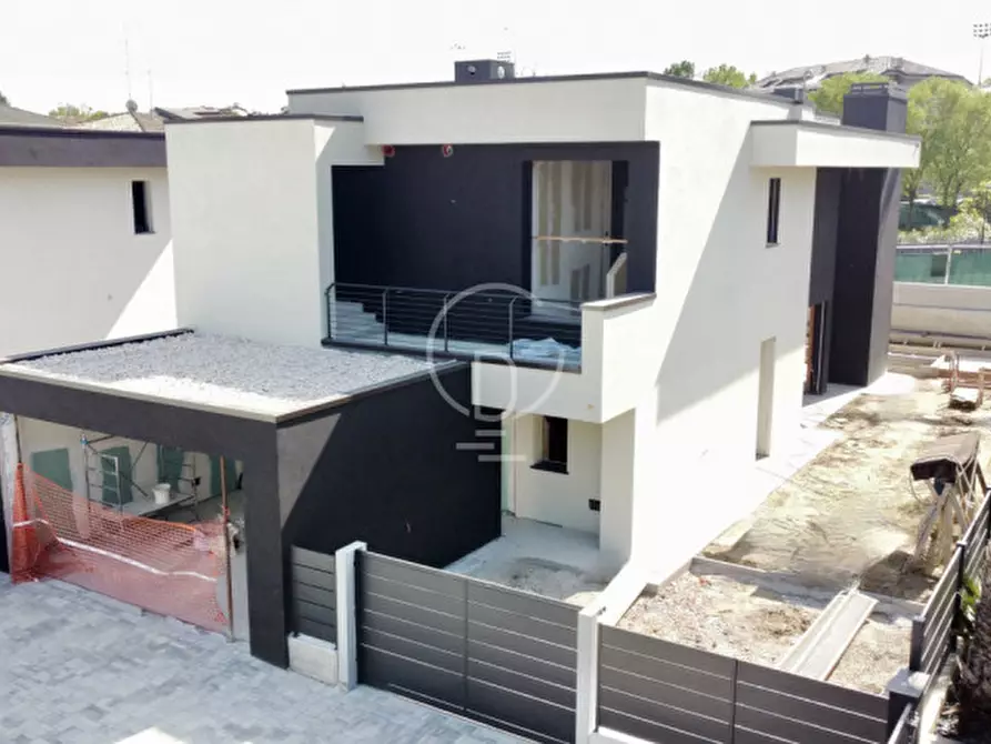 Immagine 14 di Villa in vendita  in Via Giuseppe Motta a Desenzano Del Garda