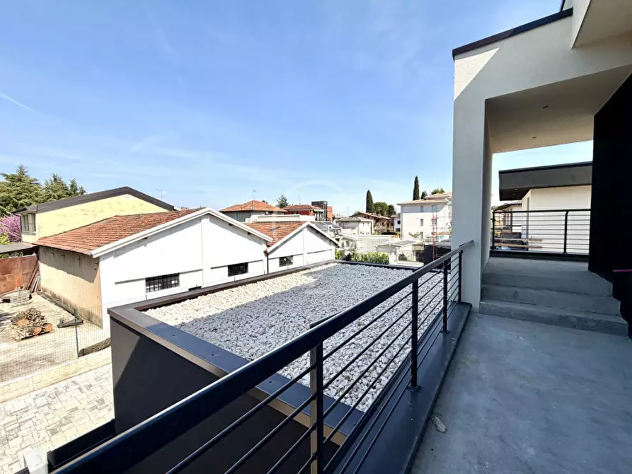 Immagine 15 di Villa in vendita  in Via Giuseppe Motta a Desenzano Del Garda