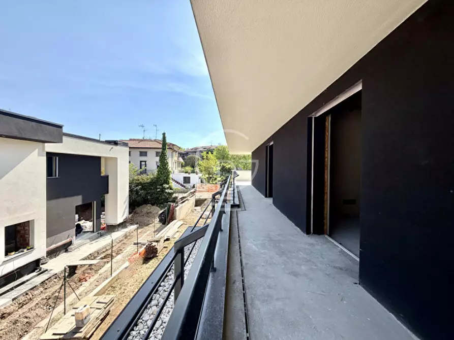 Immagine 17 di Villa in vendita  in Via Giuseppe Motta a Desenzano Del Garda