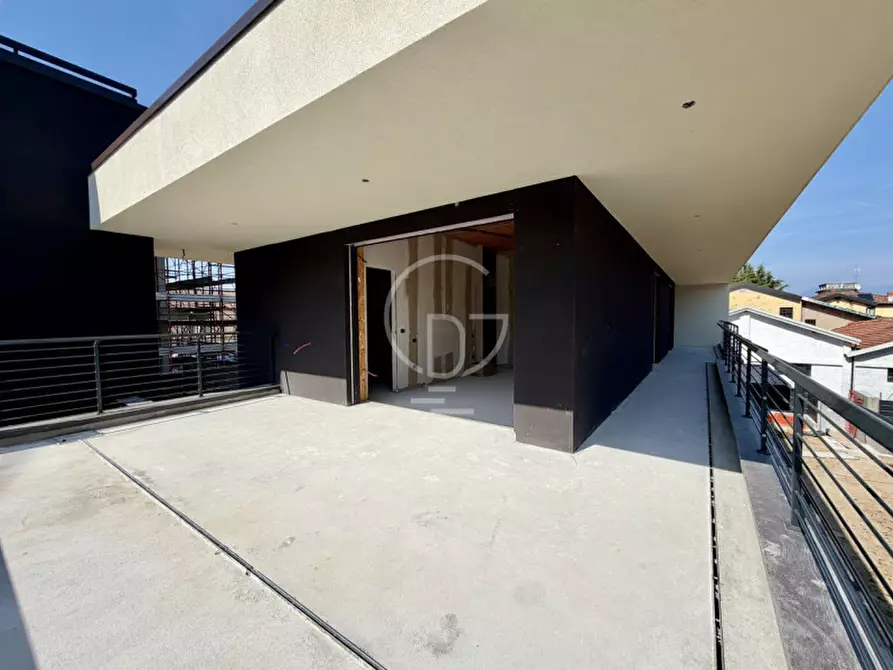 Immagine 20 di Villa in vendita  in Via Giuseppe Motta a Desenzano Del Garda