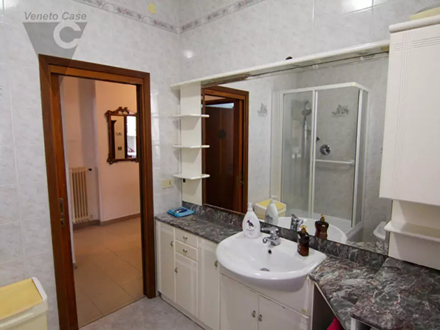 Immagine 17 di Appartamento in vendita  in Via Isola Saloni a Chioggia