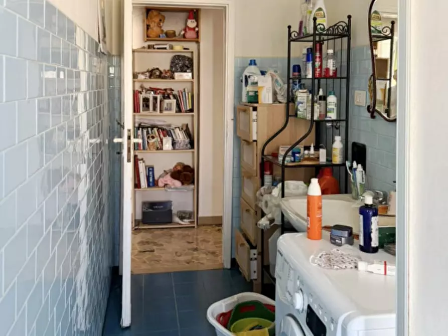 Immagine 10 di Appartamento in vendita  in Via Genova a Bologna