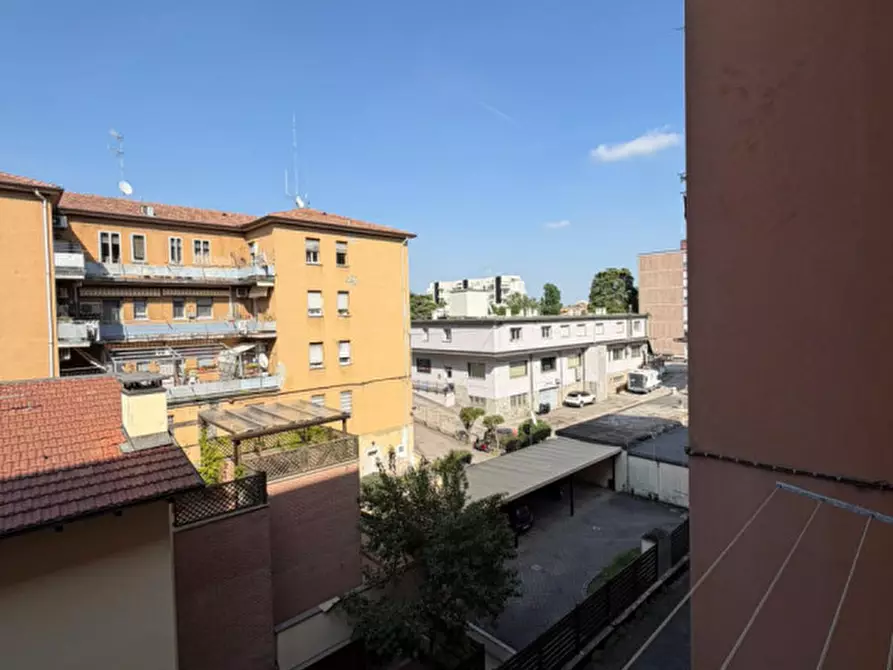 Immagine 11 di Appartamento in vendita  in Via Genova a Bologna