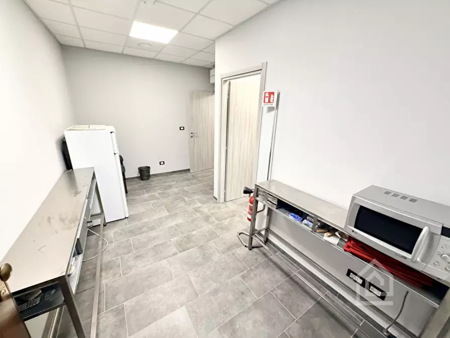 Immagine 11 di Negozio in vendita  in Corso Principe Oddone 84 a Torino