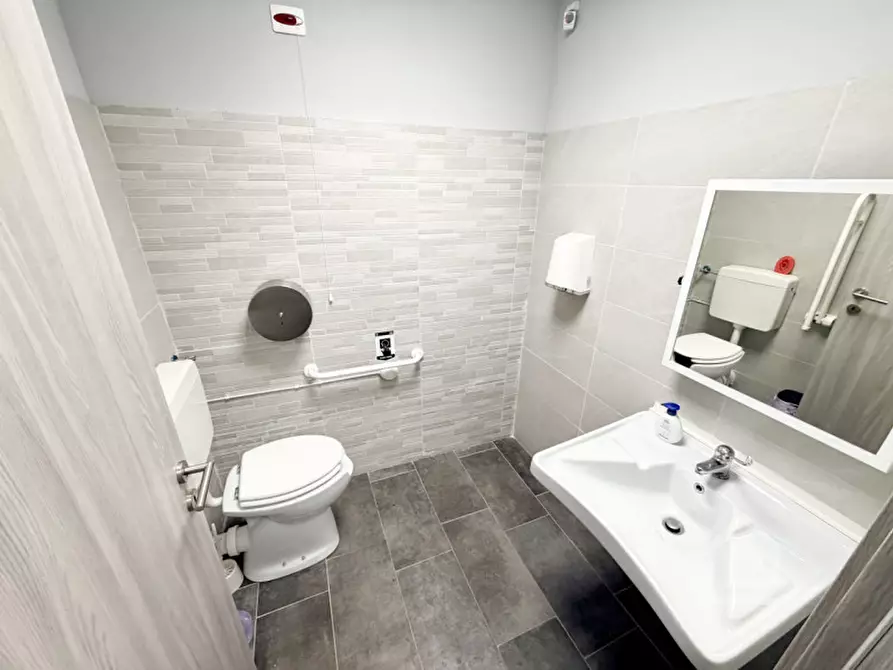 Immagine 27 di Negozio in vendita  in Corso Principe Oddone 84 a Torino