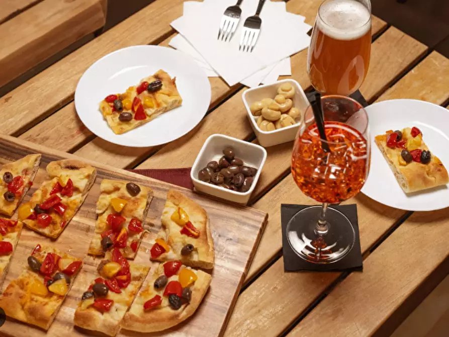 Immagine 3 di Attività commerciale in vendita  a Treviso