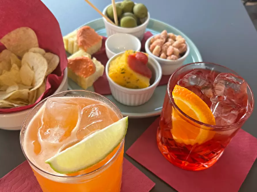 Immagine 4 di Attività commerciale in vendita  a Treviso