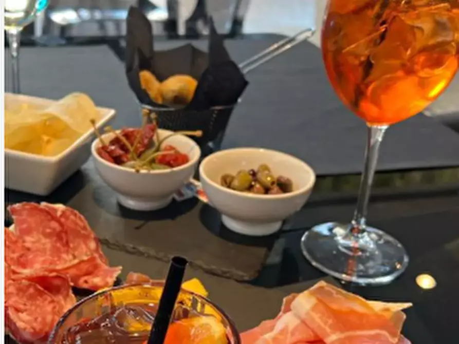 Immagine 5 di Attività commerciale in vendita  a Treviso