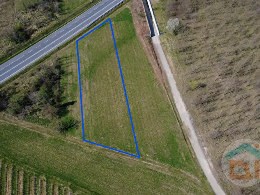 Immagine 1 di Terreno in vendita  in Via Aquileia a Cormons