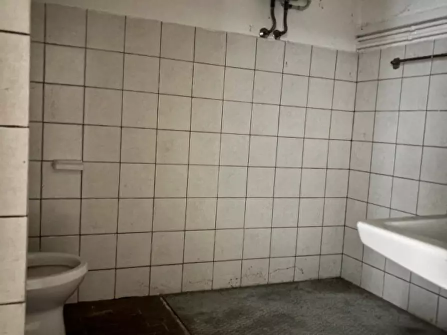 Immagine 10 di Magazzino in affitto  in VIA GORDIGIANI a Firenze