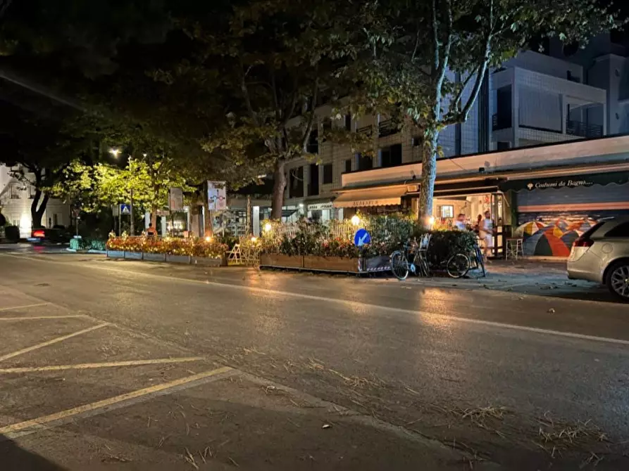 Immagine 1 di Attività commerciale in vendita  in Viale Anita Garibaldi 58 a Cesenatico
