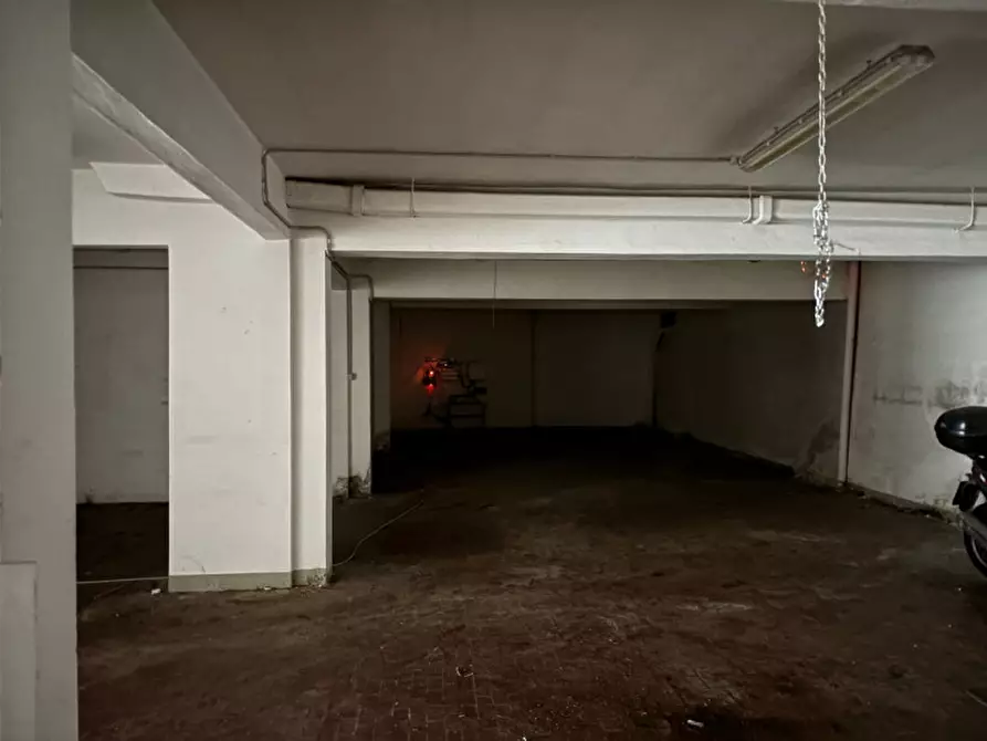 Immagine 3 di Magazzino in vendita  in VIA GORDIGIANI a Firenze