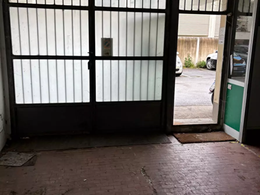 Immagine 4 di Magazzino in vendita  in VIA GORDIGIANI a Firenze