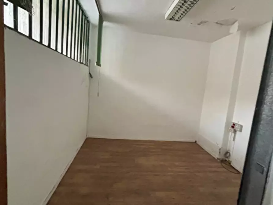 Immagine 5 di Magazzino in vendita  in VIA GORDIGIANI a Firenze