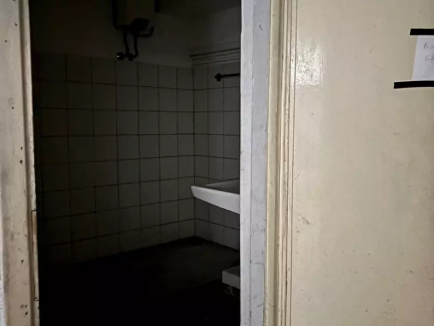 Immagine 9 di Magazzino in vendita  in VIA GORDIGIANI a Firenze