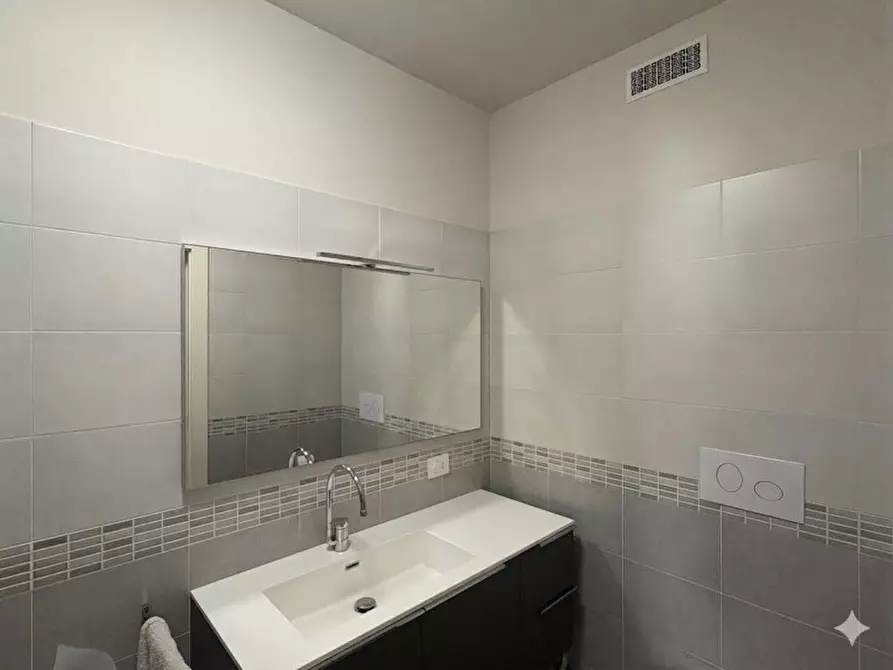 Immagine 11 di Appartamento in vendita  in Via Fratelli Bandiera 19 a Bergamo