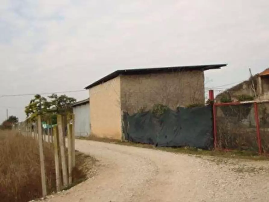 Immagine 17 di Terreno in vendita  in Strada La Rizza a Villafranca Di Verona